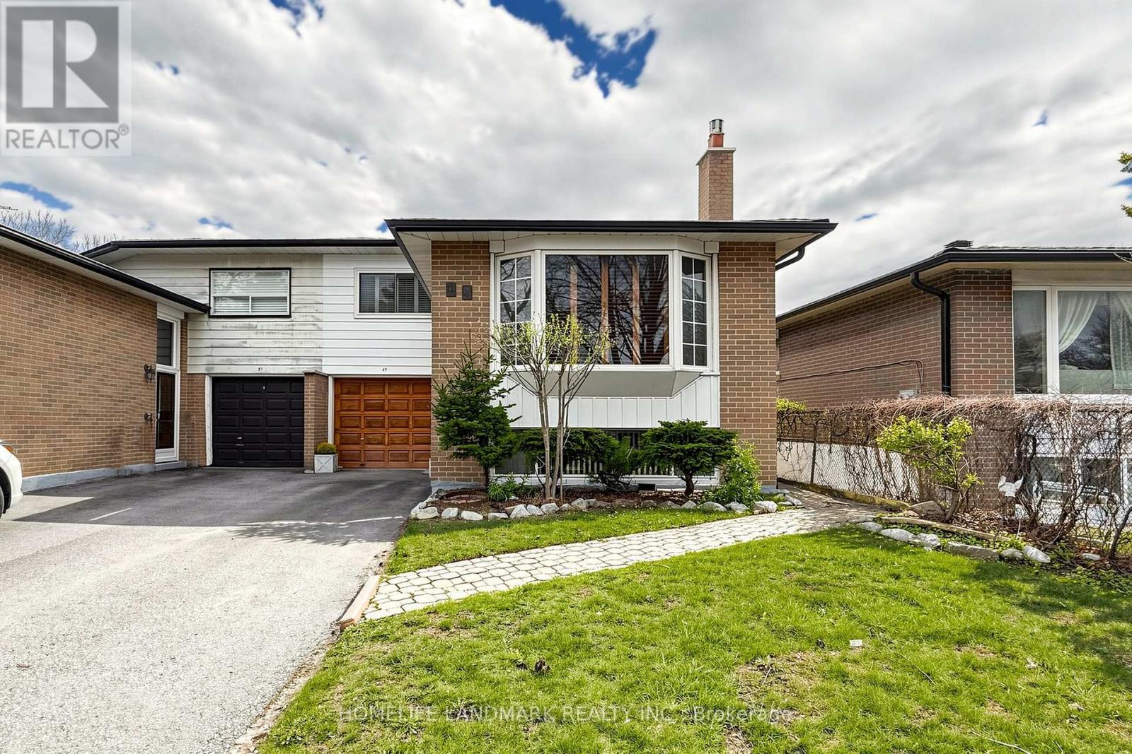 49 GLENSTROKE DRIVE, Toronto, Ontario