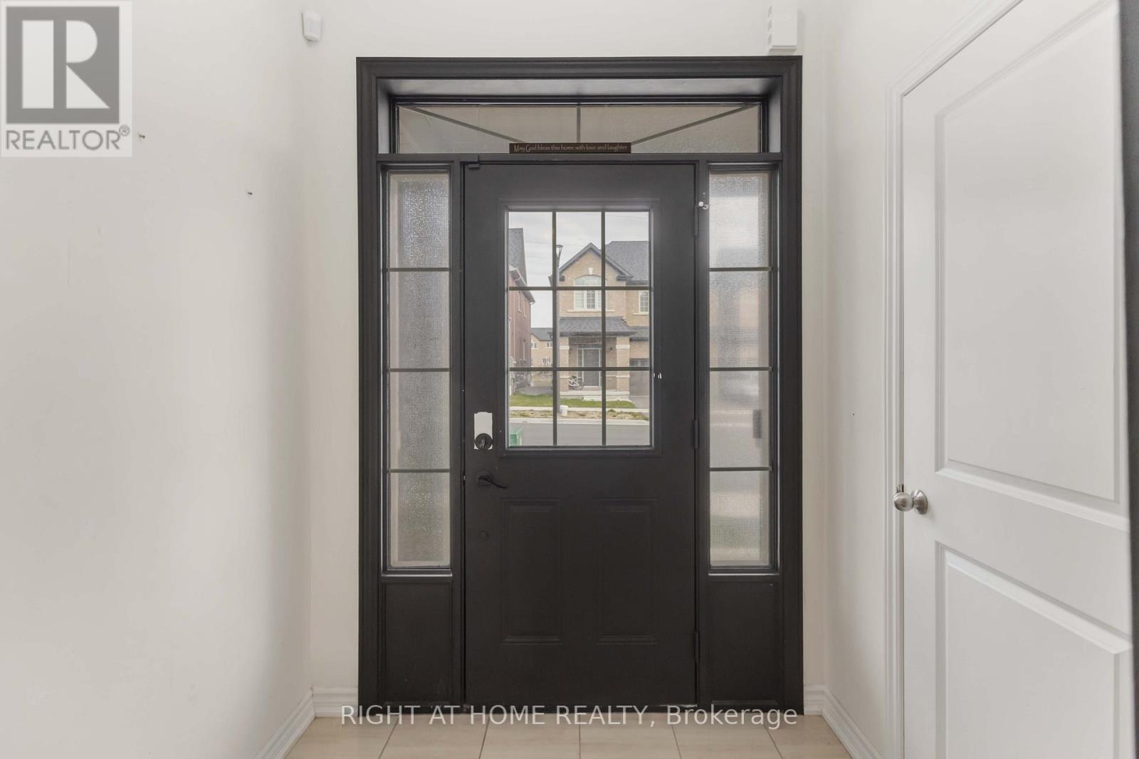 1111 Skyridge Boulevard, Pickering, Ontario  L1X 0M8 - Photo 4 - E13044458