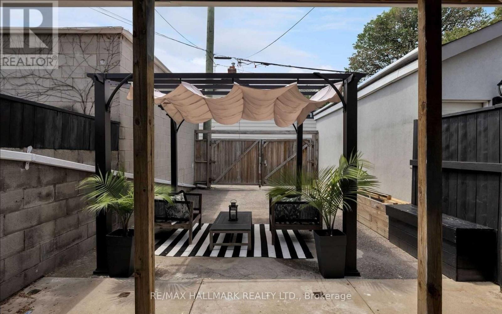 16 Brock Avenue, Toronto, Ontario  M6K 2K8 - Photo 17 - W13044398