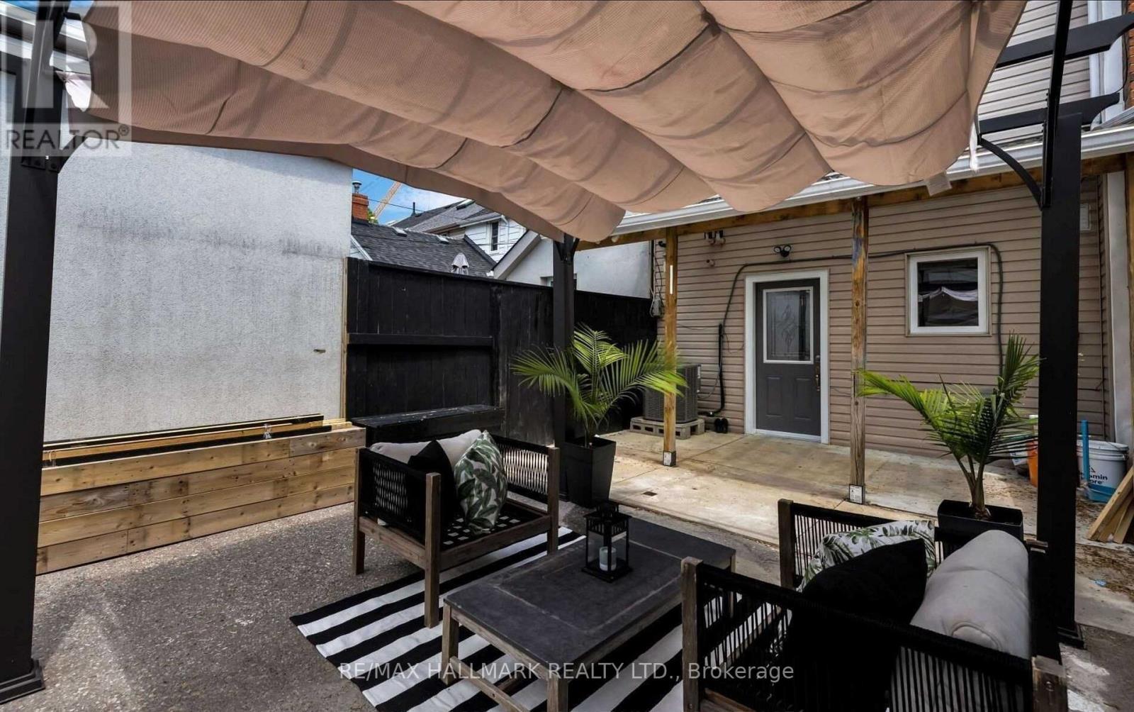 16 Brock Avenue, Toronto, Ontario  M6K 2K8 - Photo 18 - W13044398