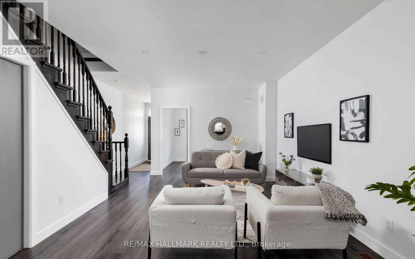 16 Brock Avenue, Toronto, Ontario  M6K 2K8 - Photo 4 - W13044398