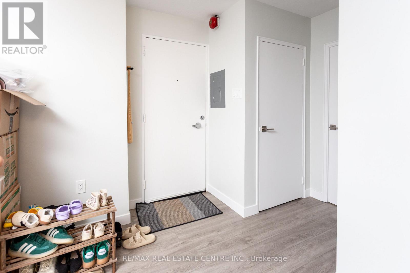 504 - 371 Lakeshore Road W, Mississauga, Ontario  L5H 1H4 - Photo 4 - W13044466