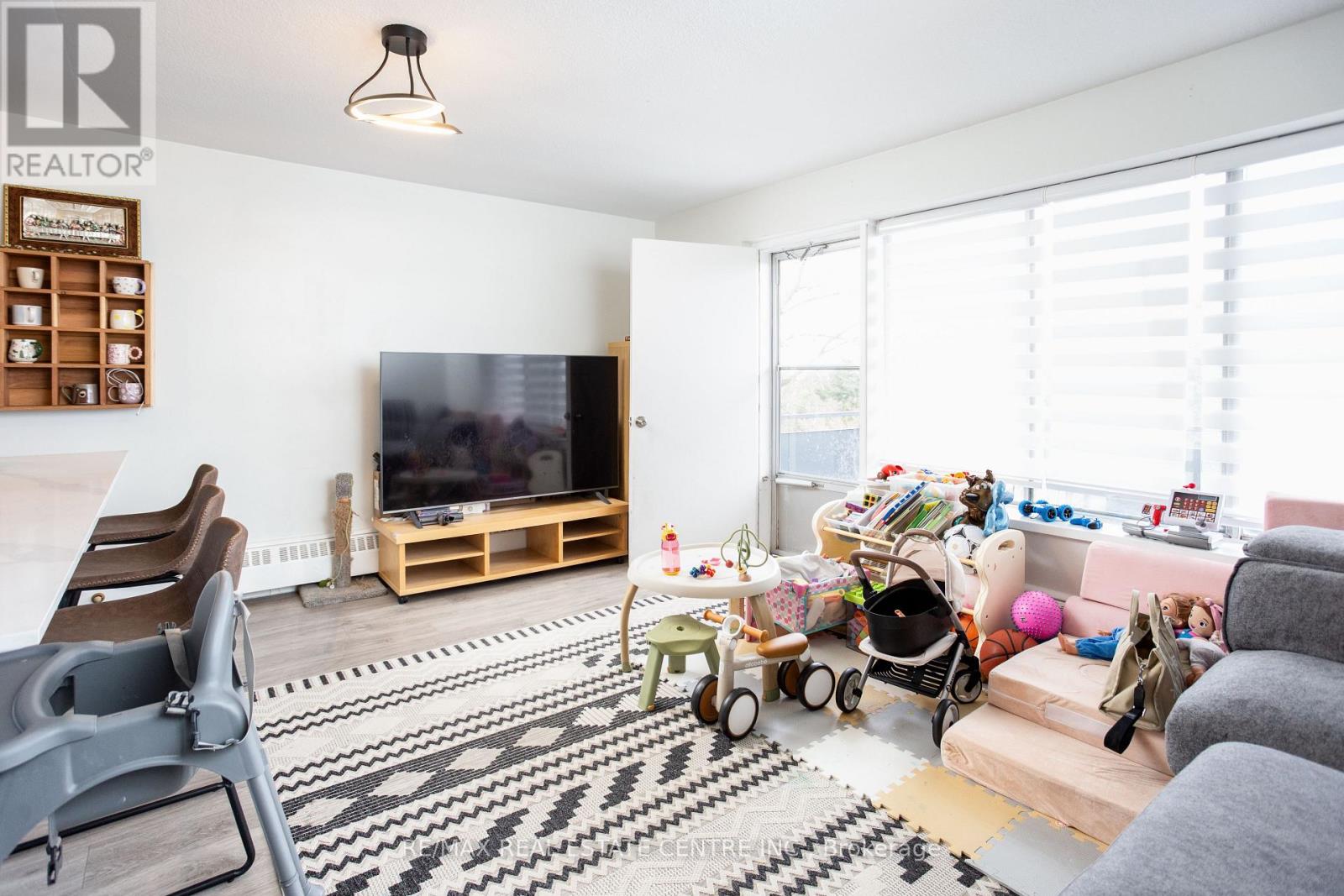 504 - 371 Lakeshore Road W, Mississauga, Ontario  L5H 1H4 - Photo 5 - W13044466