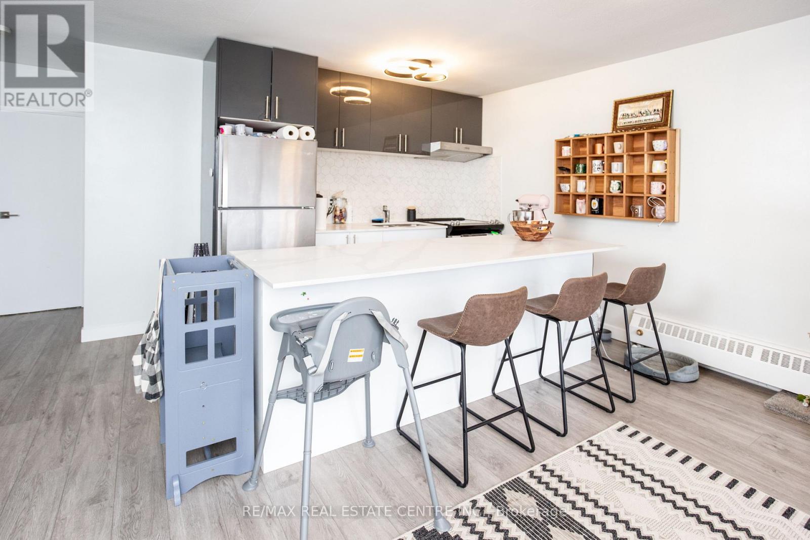 504 - 371 Lakeshore Road W, Mississauga, Ontario  L5H 1H4 - Photo 6 - W13044466