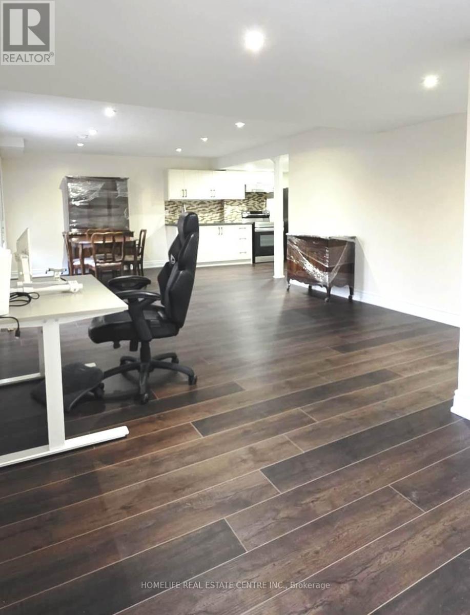 42 Arrowpoint Drive, Brampton, Ontario  L6Y 0Y8 - Photo 5 - W13044482