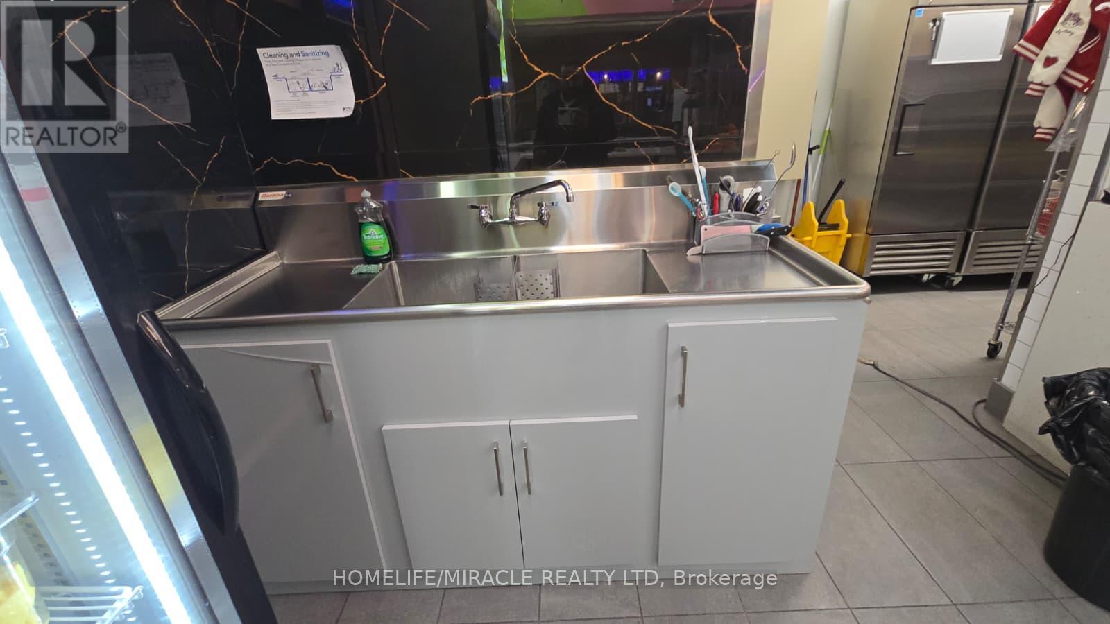 H2 - 2150 Burnhamthorpe Road, Mississauga, Ontario  L5L 3A2 - Photo 23 - W13044504