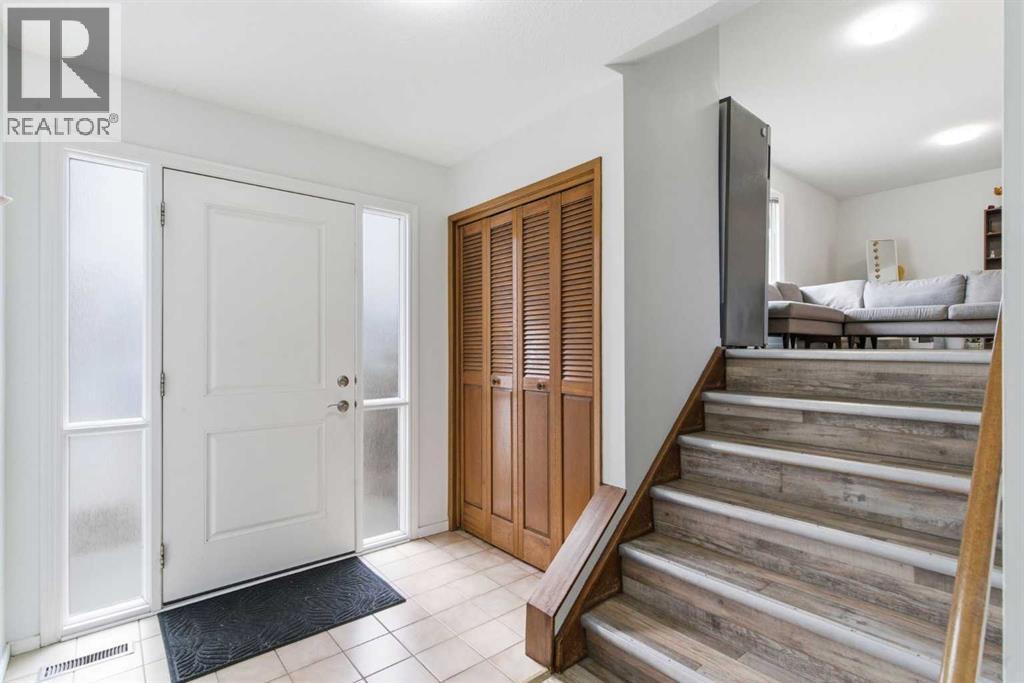 5048 Dalhart Road Nw, Calgary, Alberta  T3A 1V8 - Photo 3 - A2304083