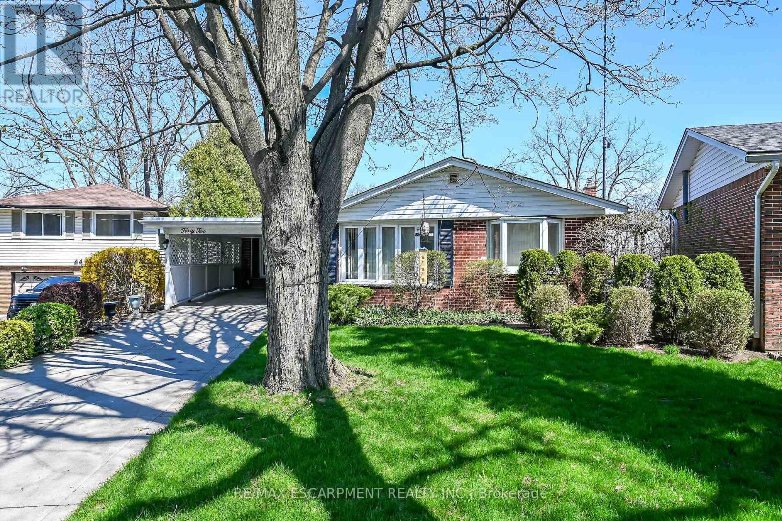 42 Holbrook Road, Hamilton, Ontario  L9C 2H2 - Photo 2 - X13044446