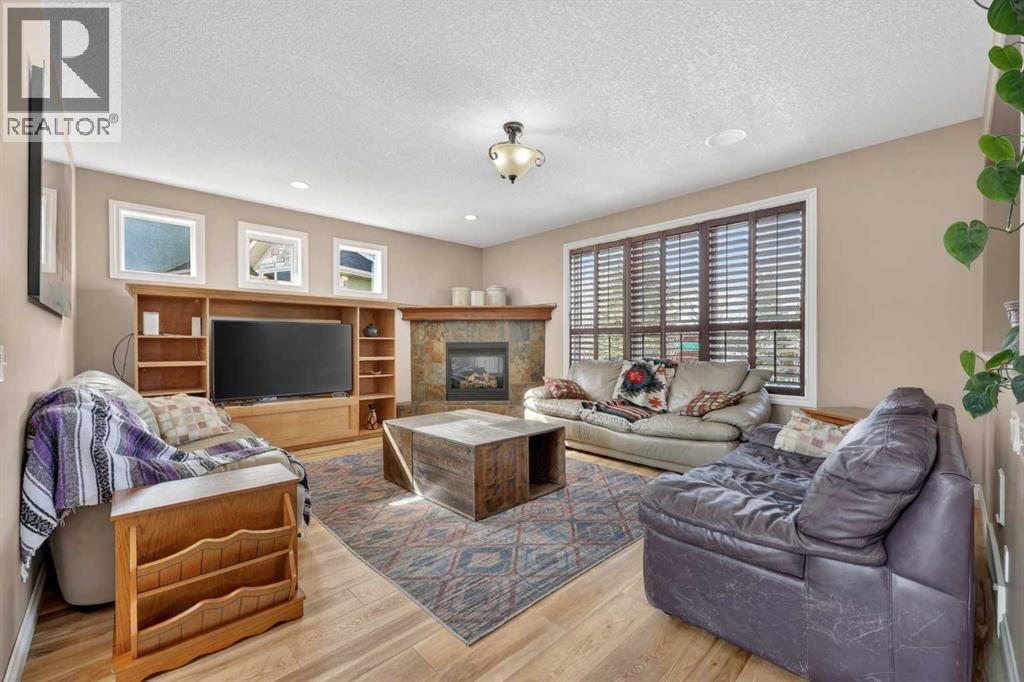 14 Cameron Close, Okotoks, Alberta  T1S 2E8 - Photo 5 - A2302565