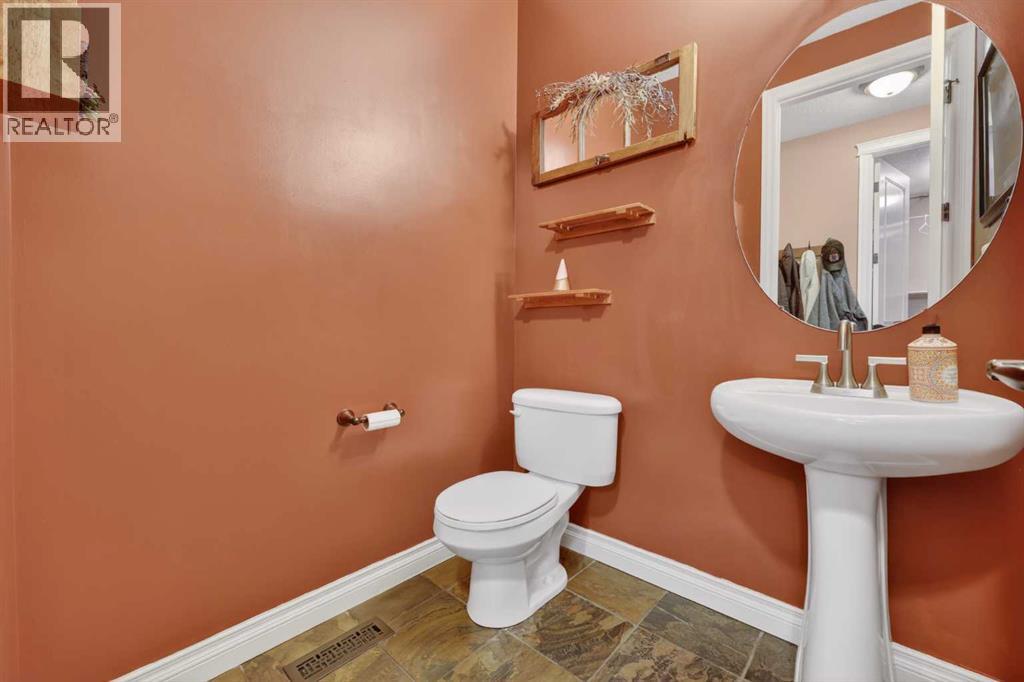 14 Cameron Close, Okotoks, Alberta  T1S 2E8 - Photo 15 - A2302565