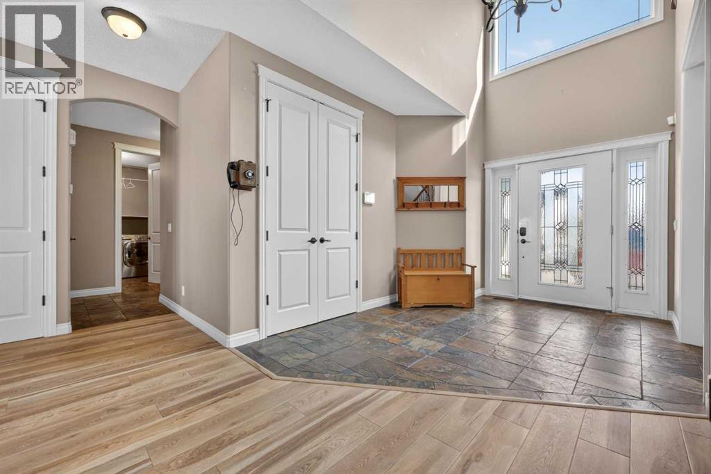 14 Cameron Close, Okotoks, Alberta  T1S 2E8 - Photo 2 - A2302565