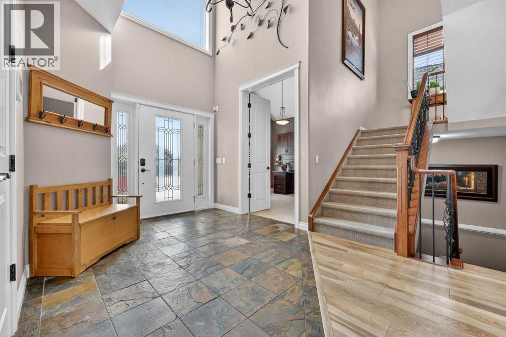 14 Cameron Close, Okotoks, Alberta  T1S 2E8 - Photo 4 - A2302565