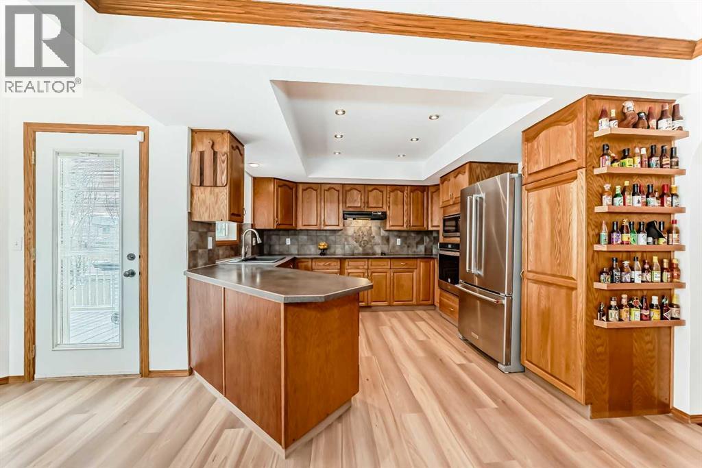 5 Woodmark Place SW, Calgary, Alberta  T2W 6A2 - Photo 11 - A2304368