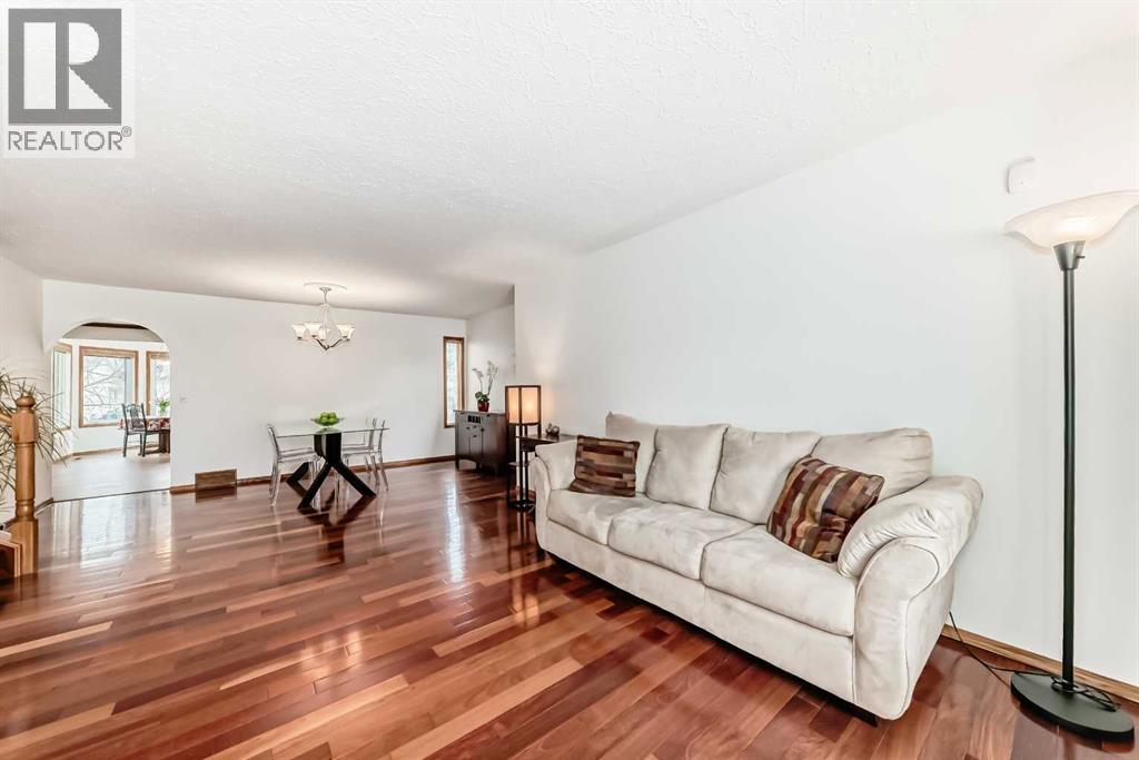 5 Woodmark Place SW, Calgary, Alberta  T2W 6A2 - Photo 6 - A2304368
