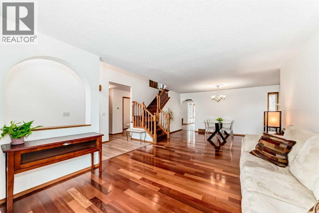 5 Woodmark Place SW, Calgary, Alberta  T2W 6A2 - Photo 7 - A2304368