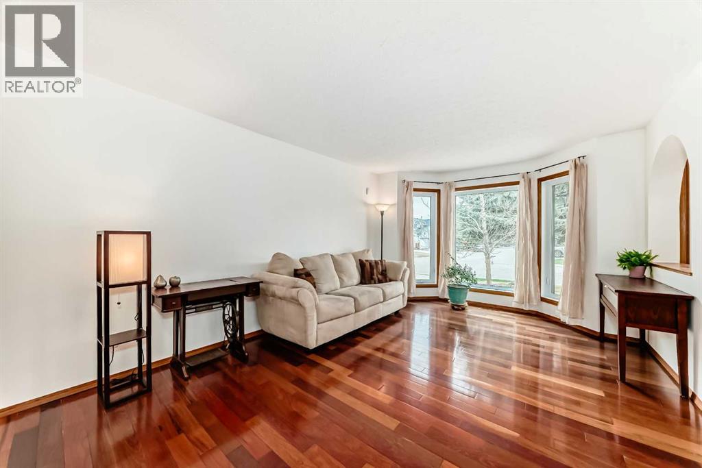 5 Woodmark Place SW, Calgary, Alberta  T2W 6A2 - Photo 5 - A2304368