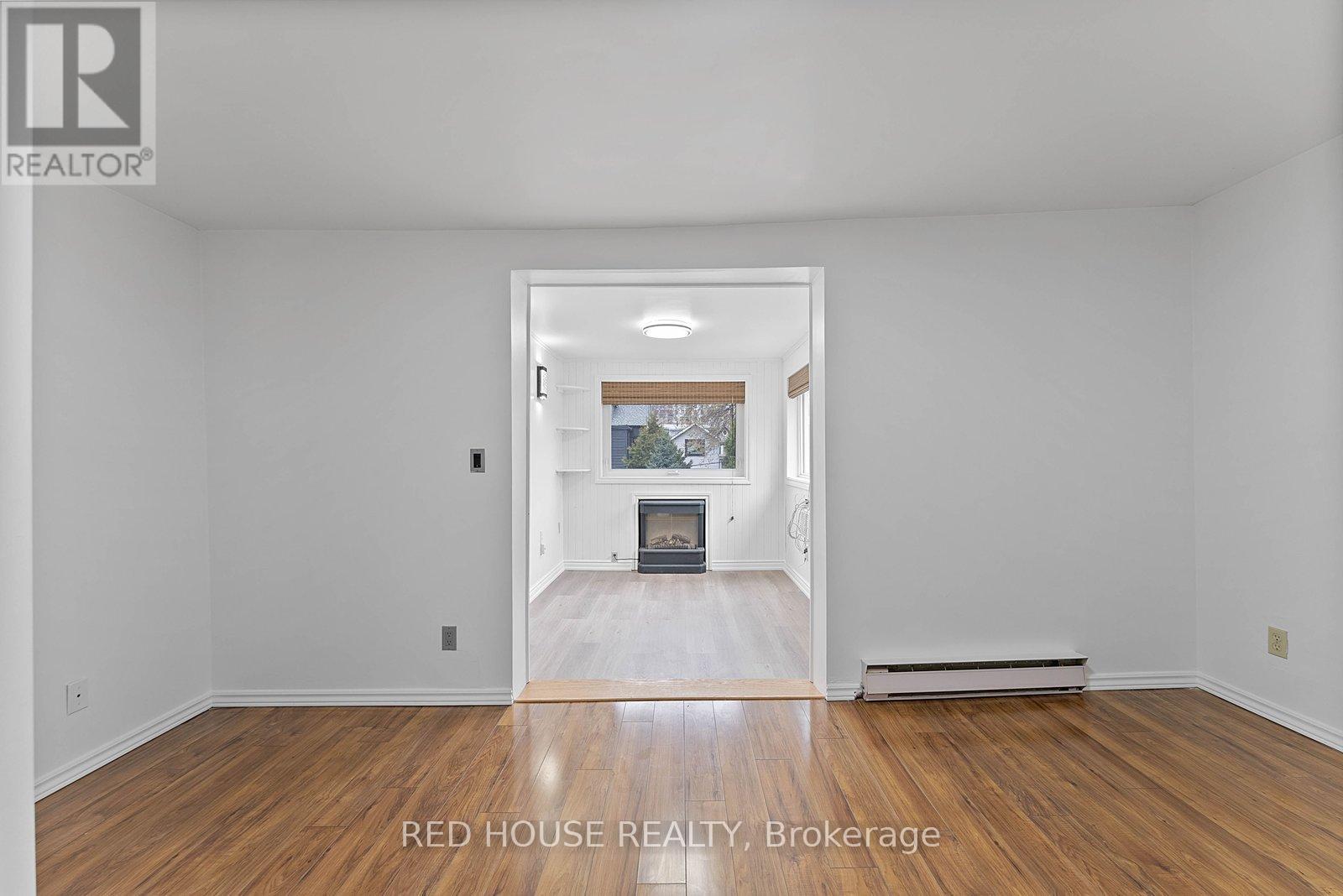 Upper - 37 Connaught Avenue, Toronto, Ontario  M4L 2V8 - Photo 21 - E12846964