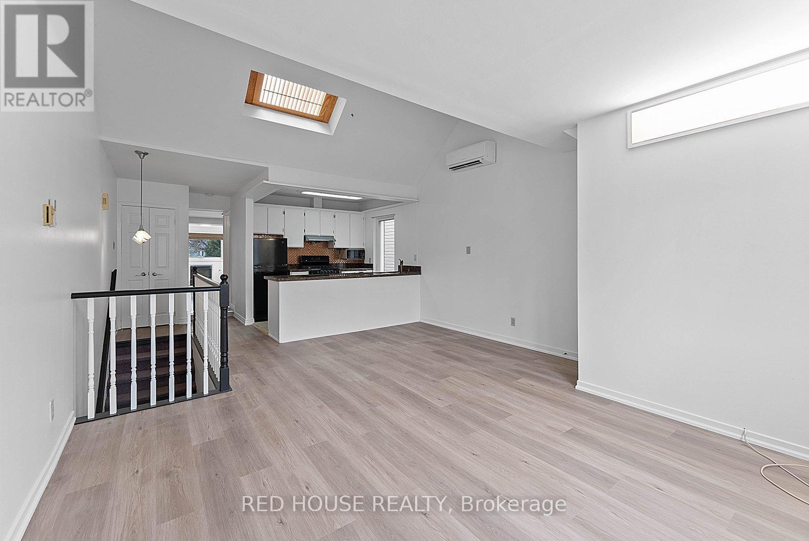 UPPER - 37 CONNAUGHT AVENUE, Toronto, Ontario