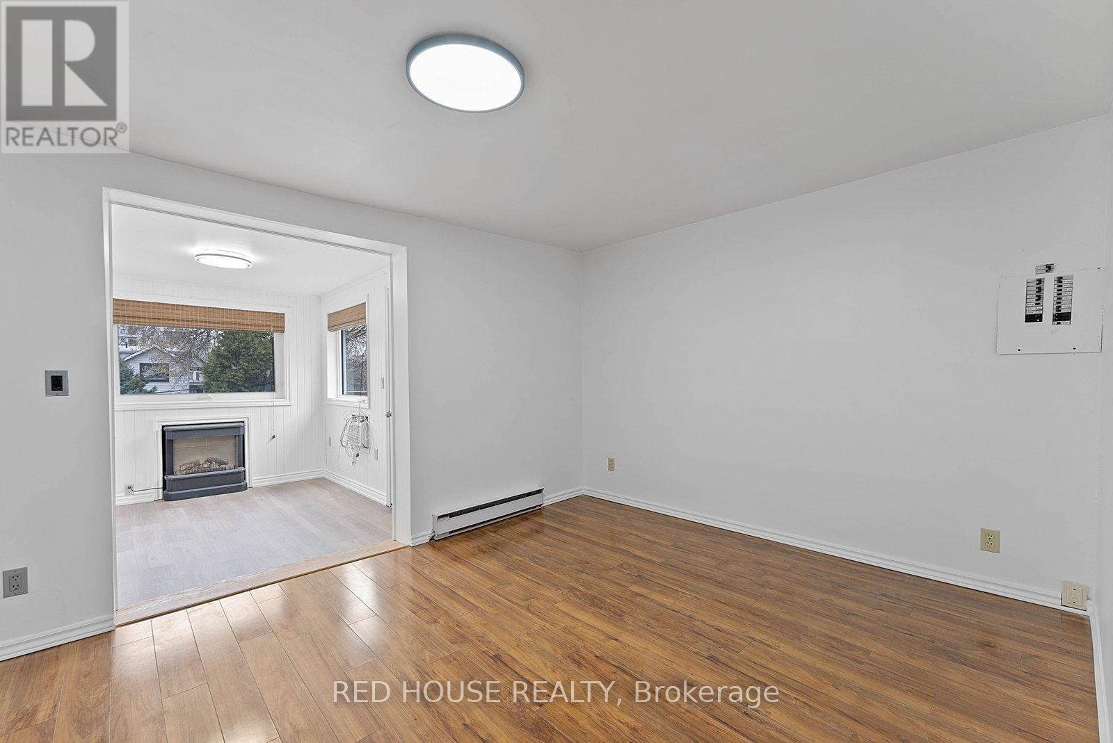 Upper - 37 Connaught Avenue, Toronto, Ontario  M4L 2V8 - Photo 20 - E12846964