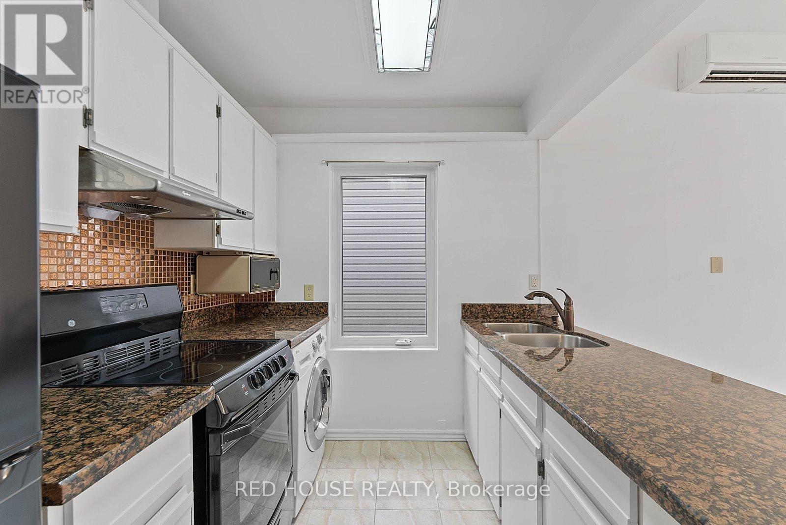 Upper - 37 Connaught Avenue, Toronto, Ontario  M4L 2V8 - Photo 17 - E12846964