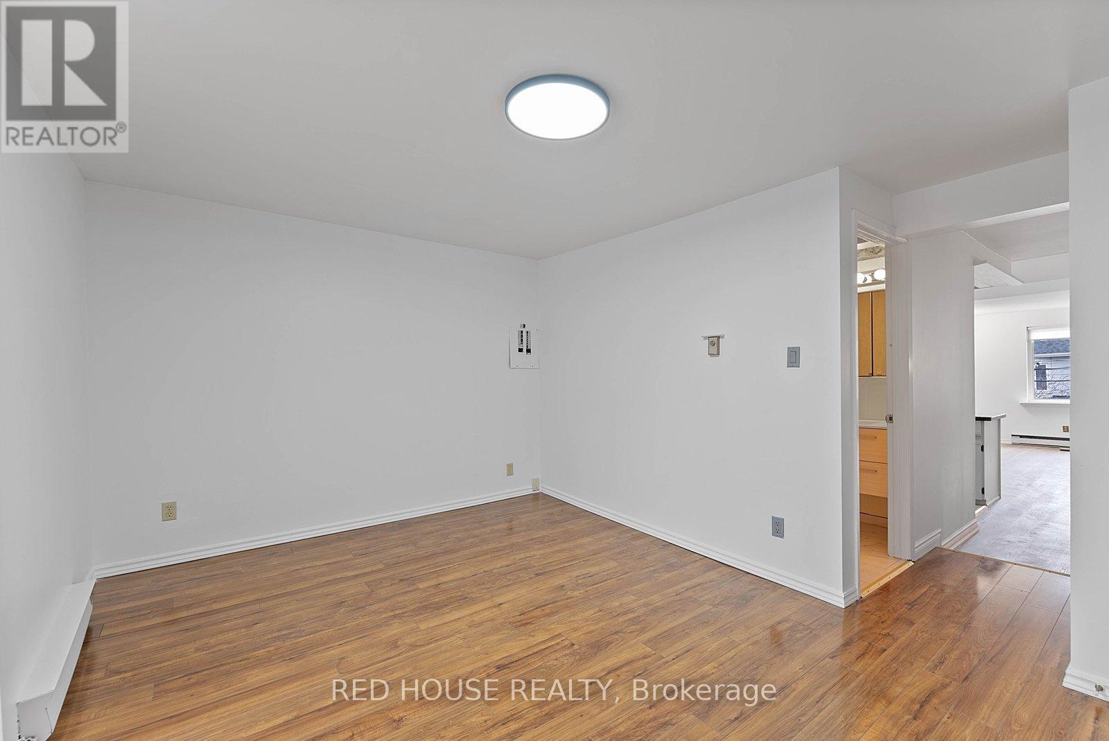Upper - 37 Connaught Avenue, Toronto, Ontario  M4L 2V8 - Photo 24 - E12846964