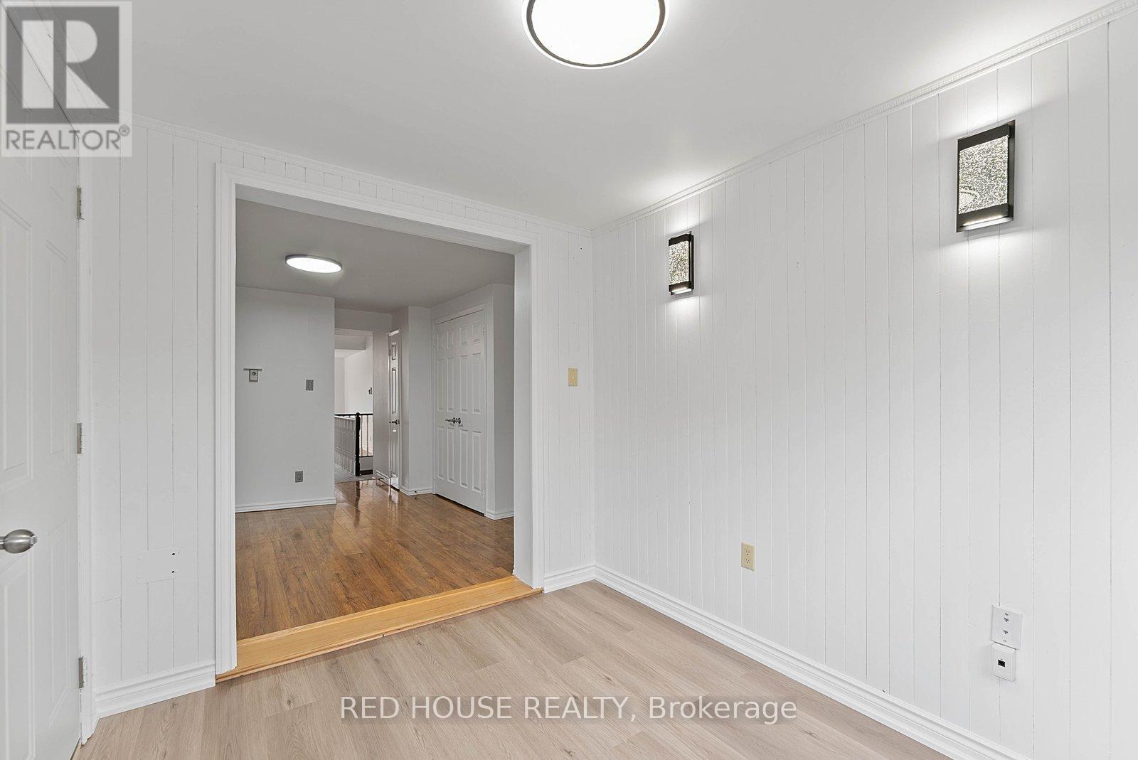 Upper - 37 Connaught Avenue, Toronto, Ontario  M4L 2V8 - Photo 27 - E12846964