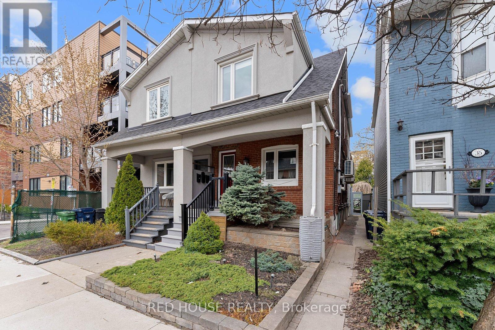 Upper - 37 Connaught Avenue, Toronto, Ontario  M4L 2V8 - Photo 3 - E12846964
