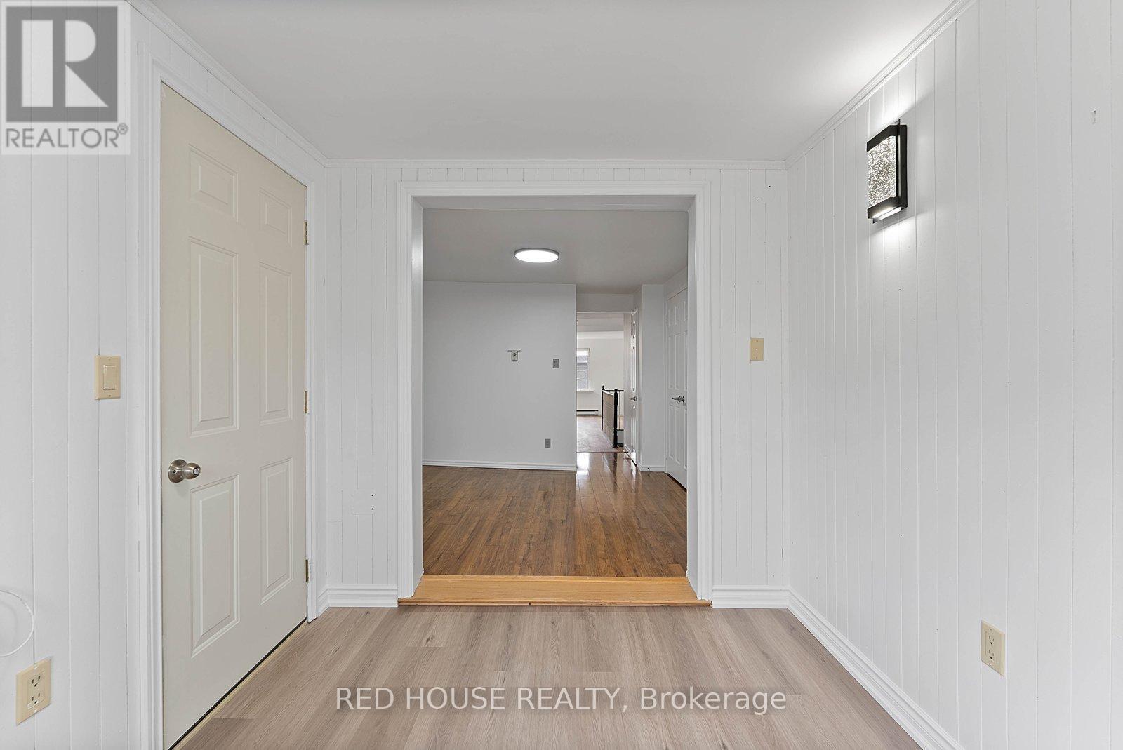 Upper - 37 Connaught Avenue, Toronto, Ontario  M4L 2V8 - Photo 26 - E12846964