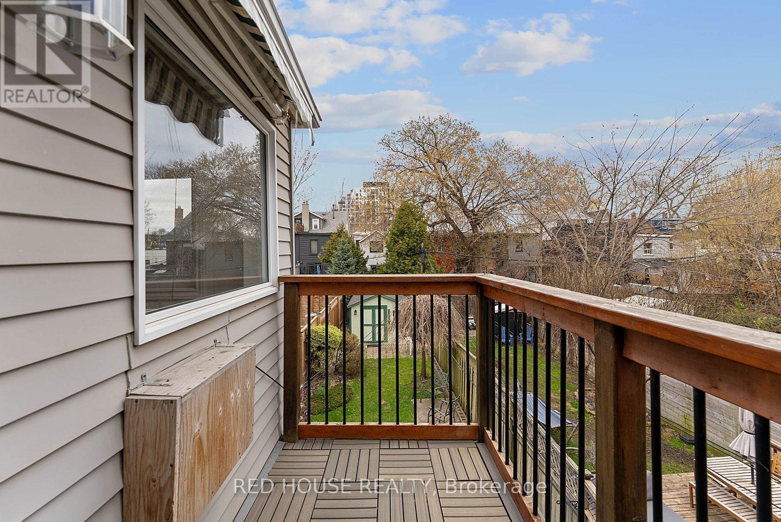 Upper - 37 Connaught Avenue, Toronto, Ontario  M4L 2V8 - Photo 31 - E12846964