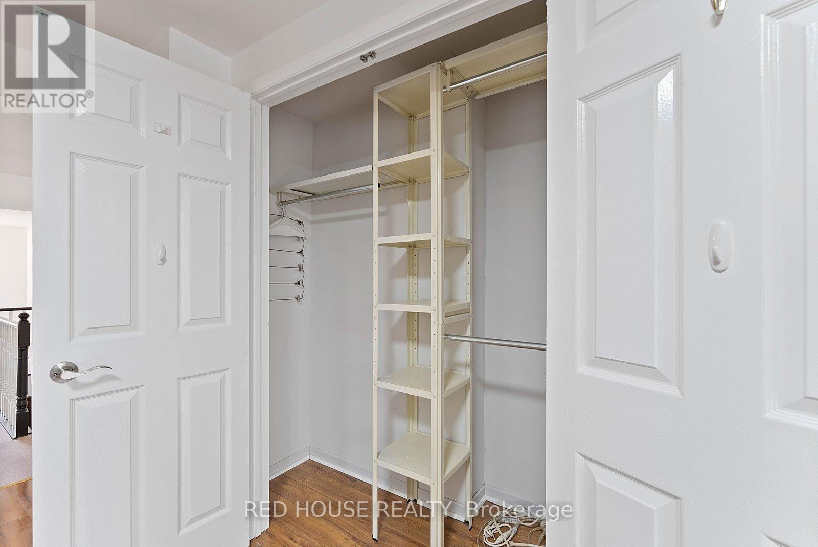 Upper - 37 Connaught Avenue, Toronto, Ontario  M4L 2V8 - Photo 28 - E12846964