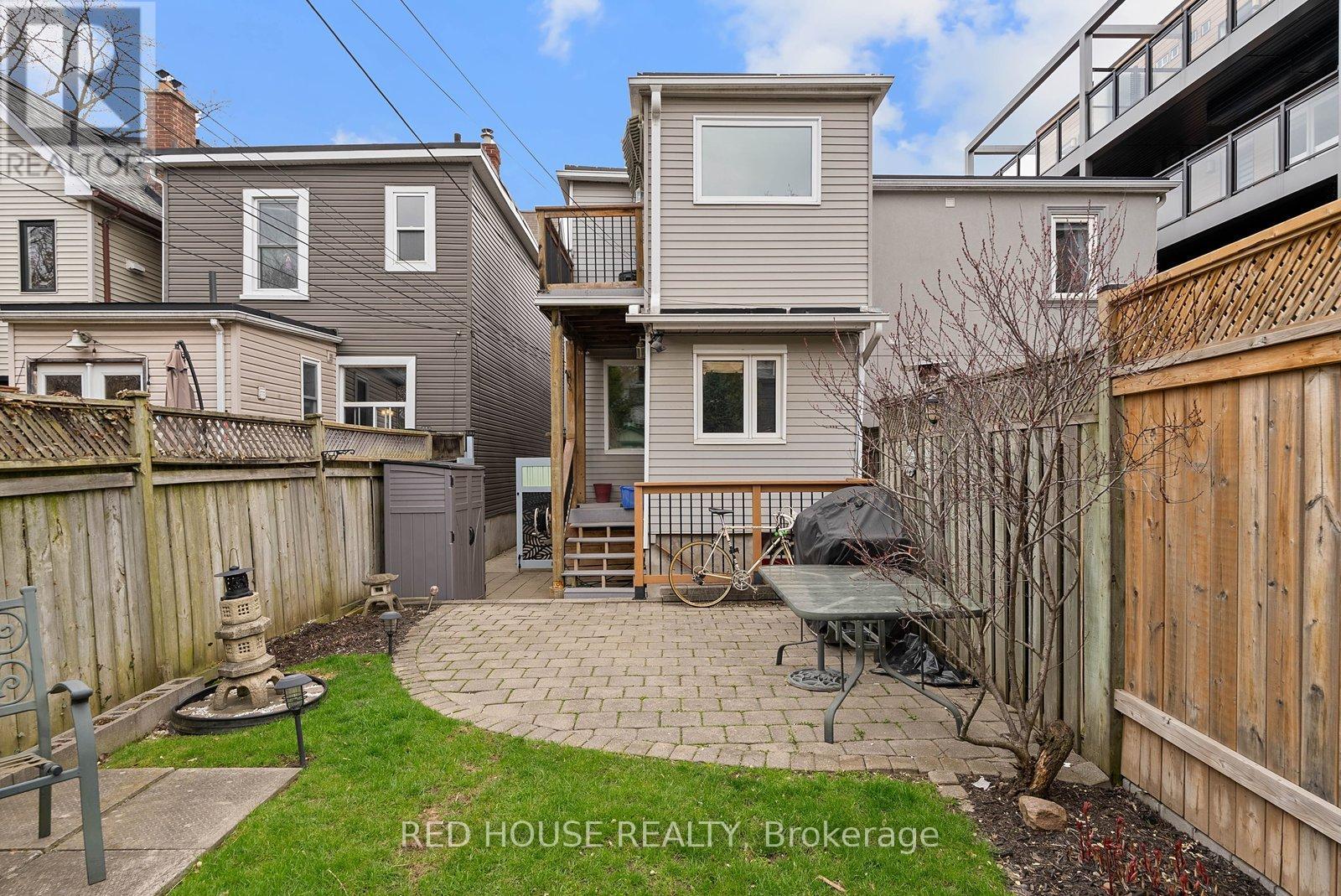 Upper - 37 Connaught Avenue, Toronto, Ontario  M4L 2V8 - Photo 36 - E12846964