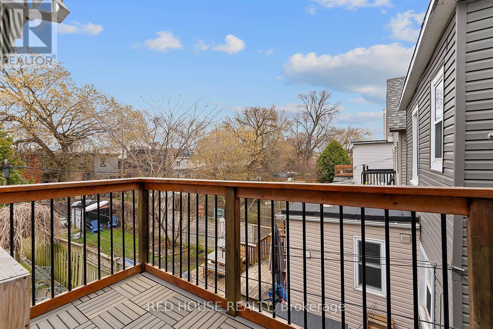 Upper - 37 Connaught Avenue, Toronto, Ontario  M4L 2V8 - Photo 30 - E12846964