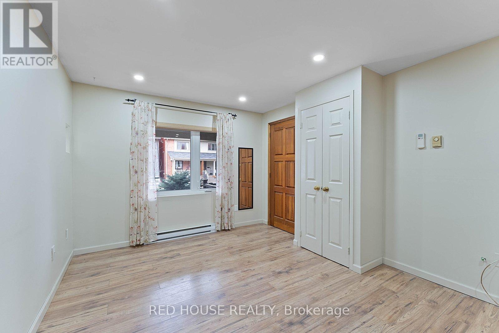 Main - 37 Connaught Avenue, Toronto, Ontario  M4L 2V8 - Photo 10 - E12887728