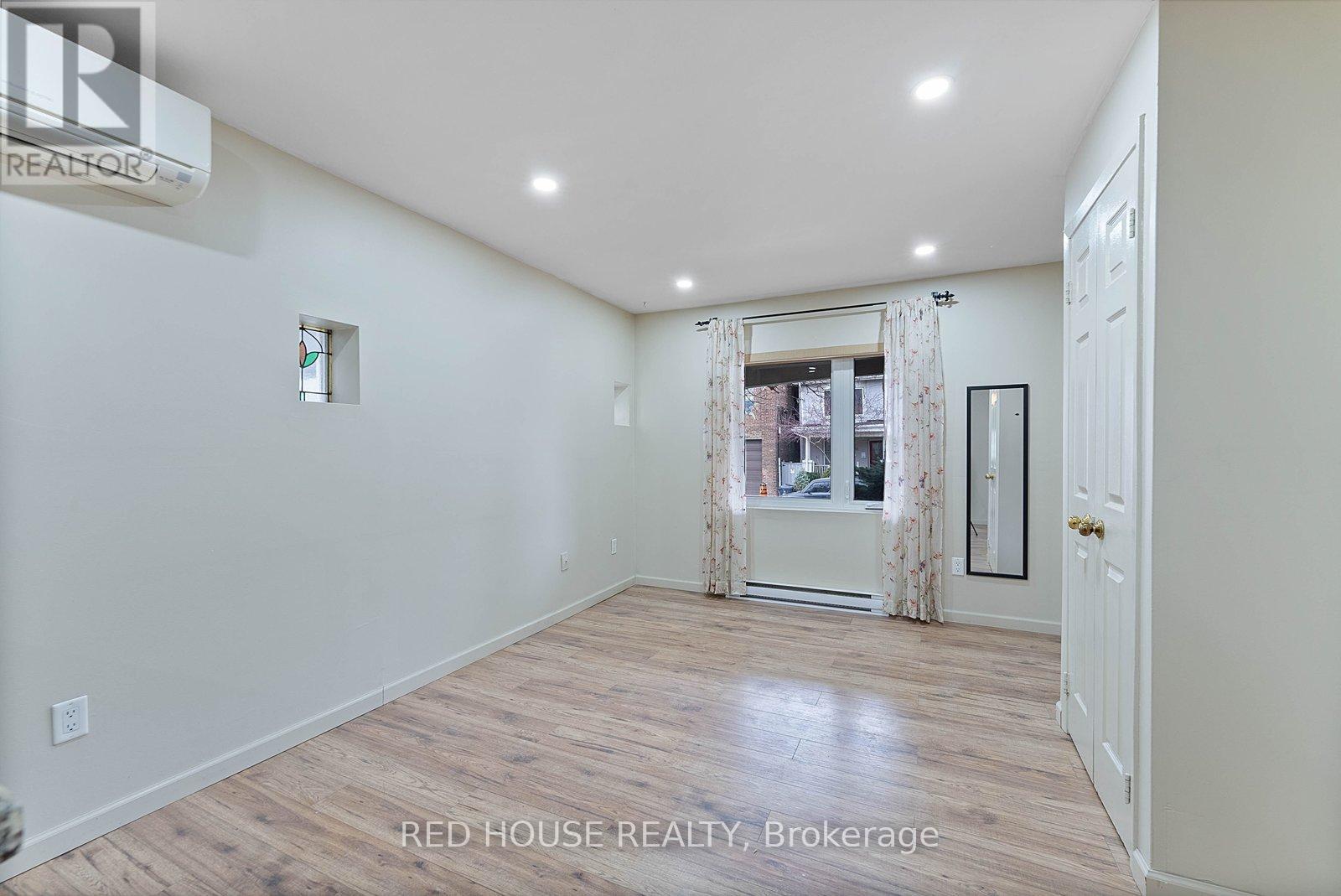 Main - 37 Connaught Avenue, Toronto, Ontario  M4L 2V8 - Photo 11 - E12887728