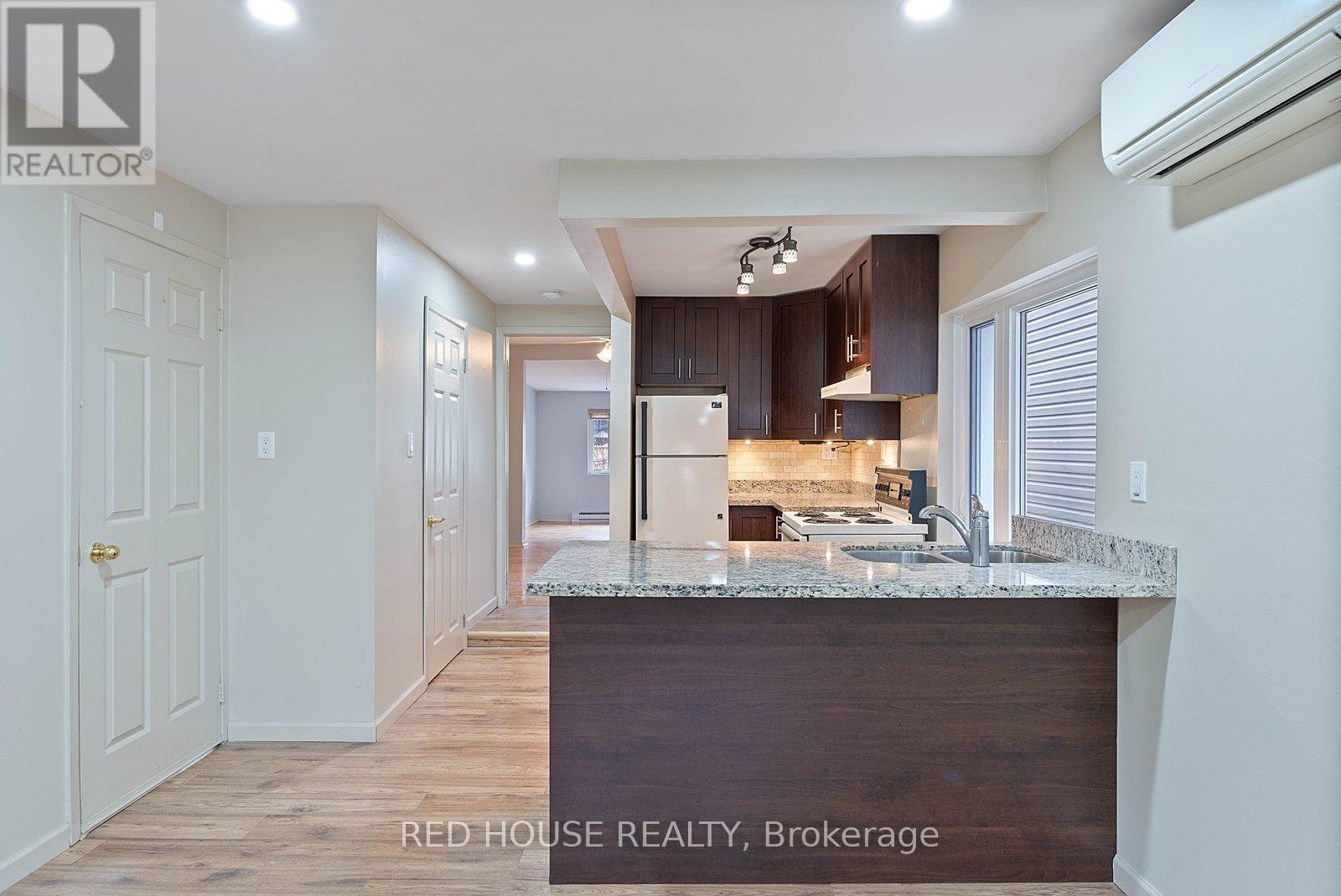 Main - 37 Connaught Avenue, Toronto, Ontario  M4L 2V8 - Photo 14 - E12887728