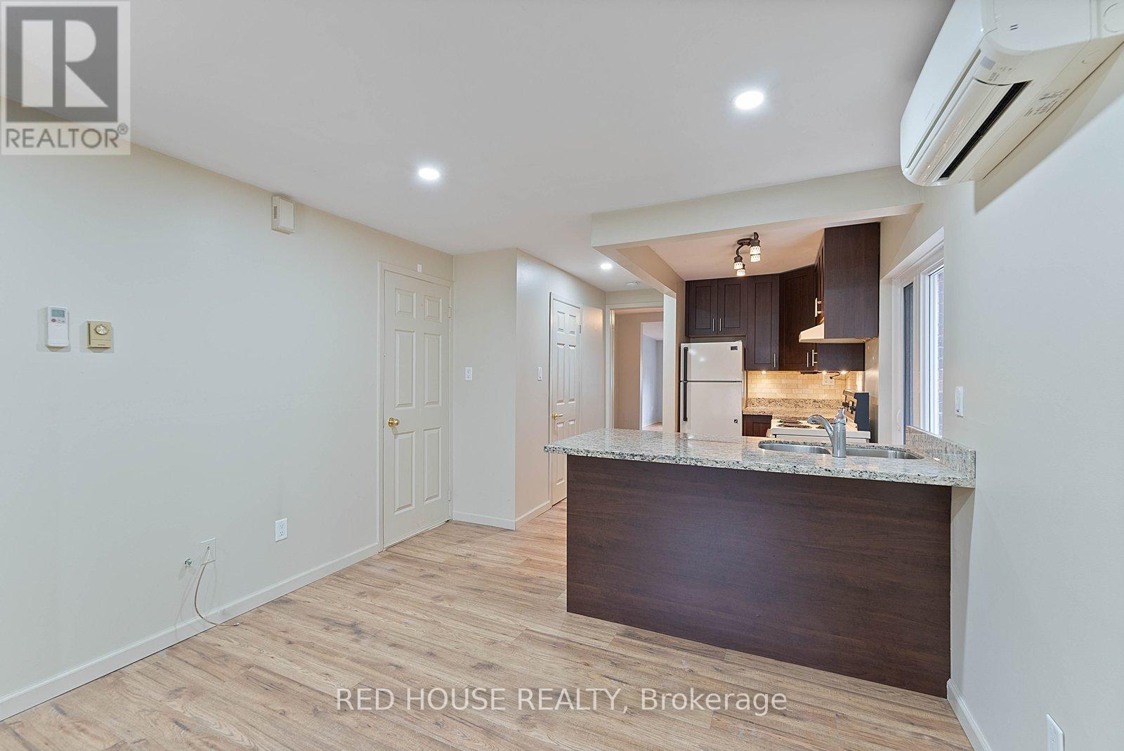 Main - 37 Connaught Avenue, Toronto, Ontario  M4L 2V8 - Photo 13 - E12887728