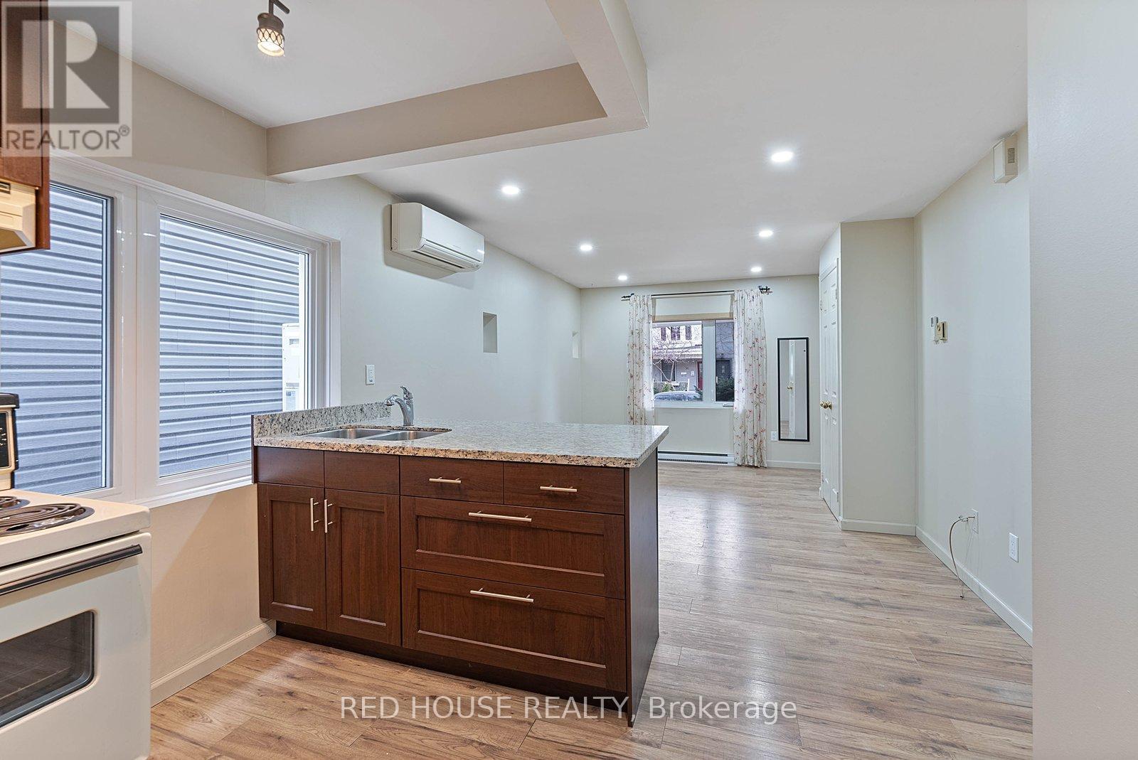 Main - 37 Connaught Avenue, Toronto, Ontario  M4L 2V8 - Photo 16 - E12887728