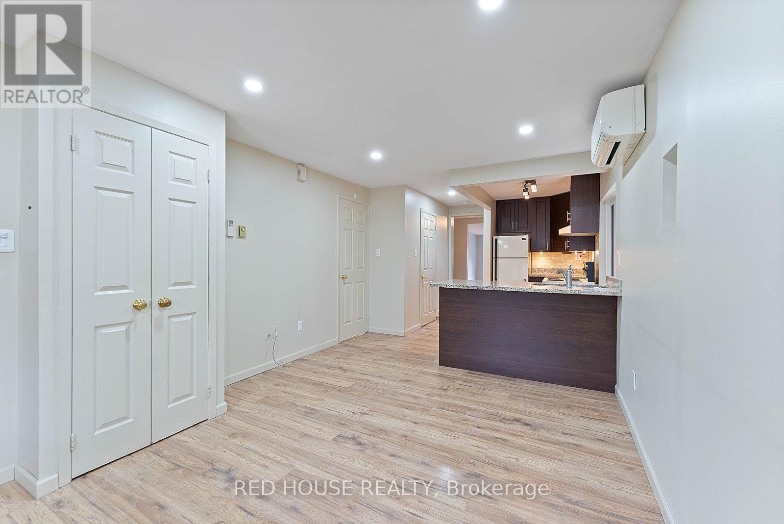 Main - 37 Connaught Avenue, Toronto, Ontario  M4L 2V8 - Photo 8 - E12887728