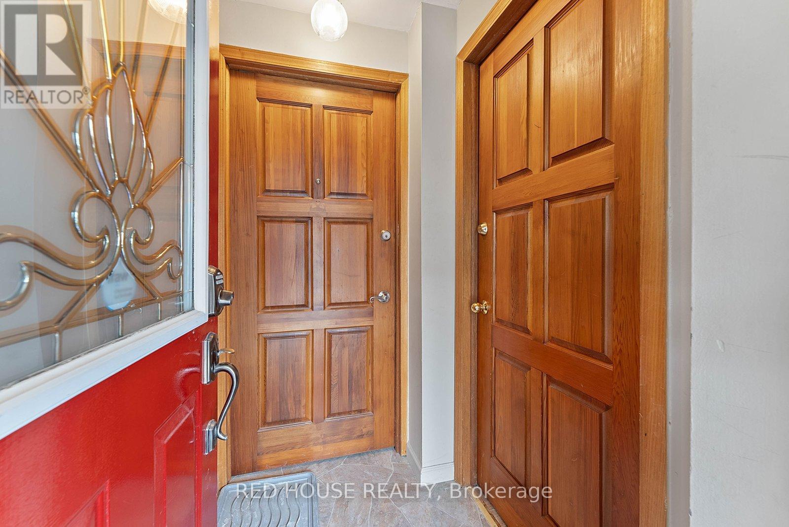 Main - 37 Connaught Avenue, Toronto, Ontario  M4L 2V8 - Photo 5 - E12887728