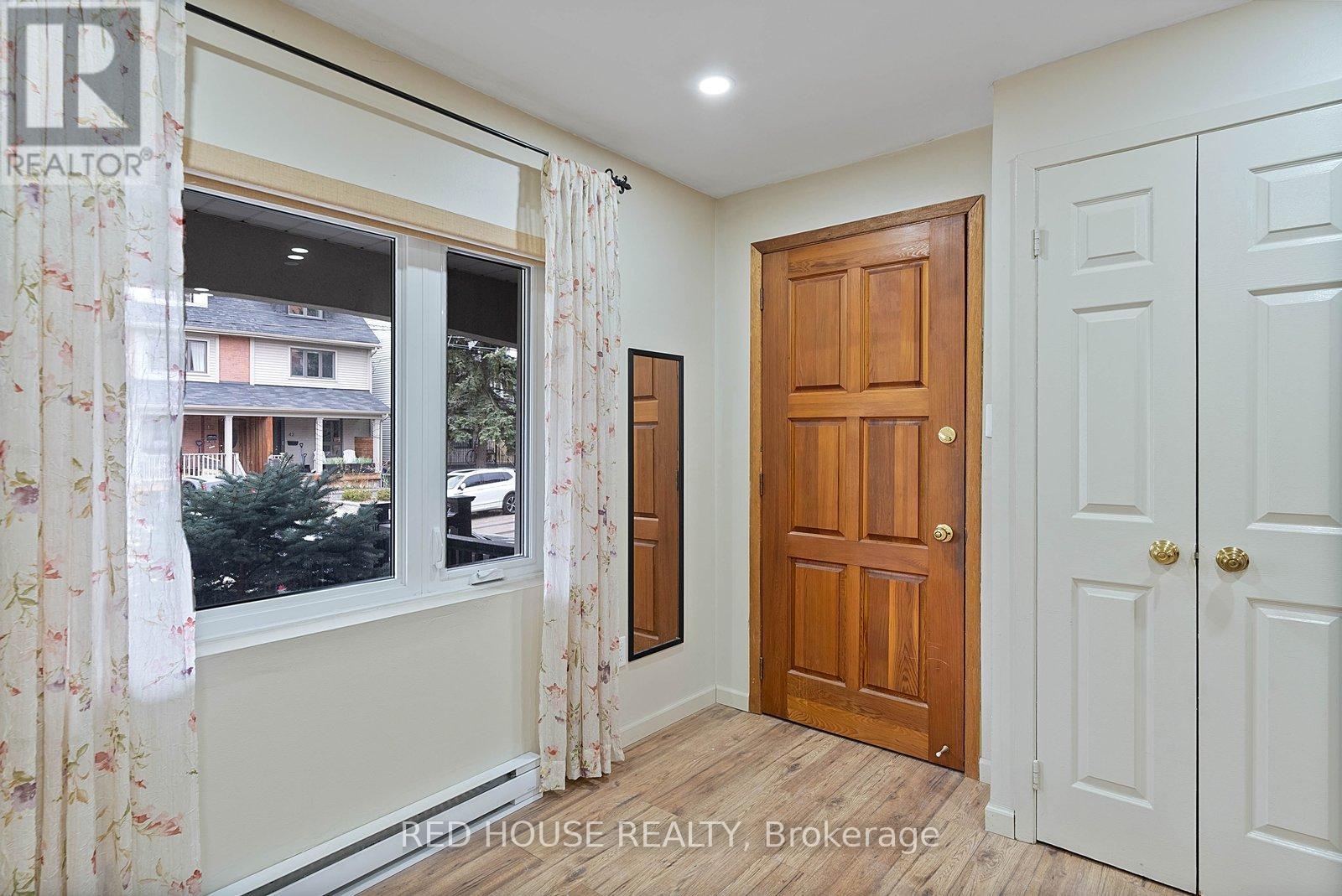 Main - 37 Connaught Avenue, Toronto, Ontario  M4L 2V8 - Photo 9 - E12887728