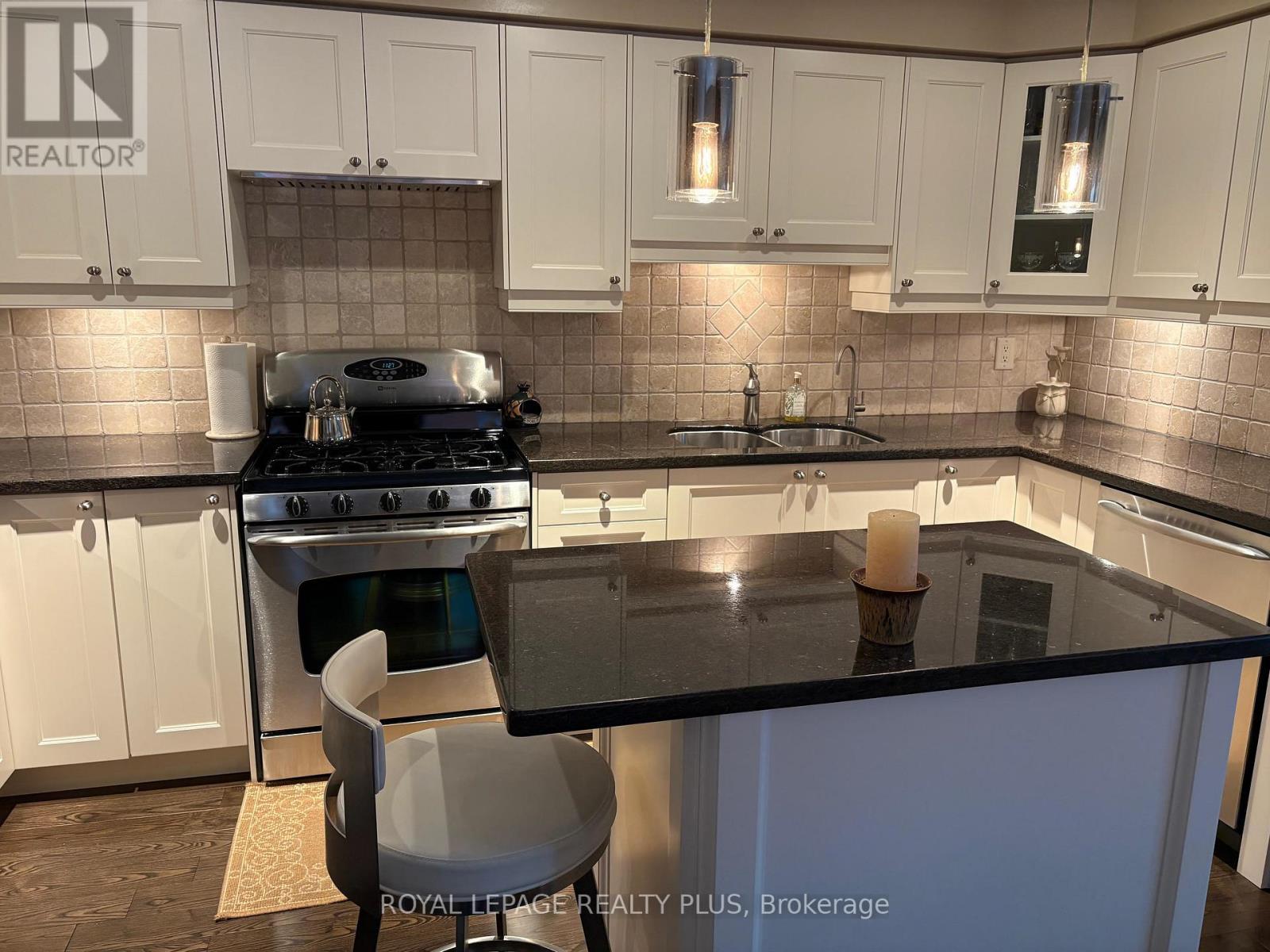 30c - 928 Queen Street W, Mississauga, Ontario  L5H 4K5 - Photo 2 - W13044294