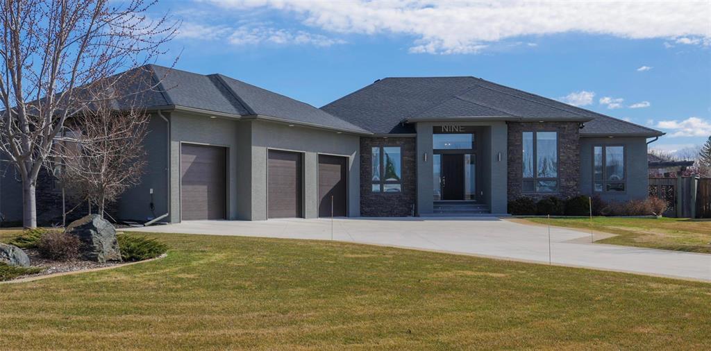 9 Fairway Close, Steinbach, Manitoba  R5G 1M1 - Photo 0 - 202607955