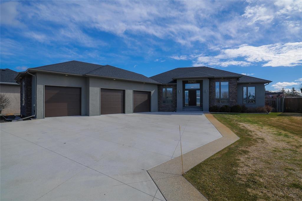 9 Fairway Close, Steinbach, Manitoba  R5G 1M1 - Photo 1 - 202607955
