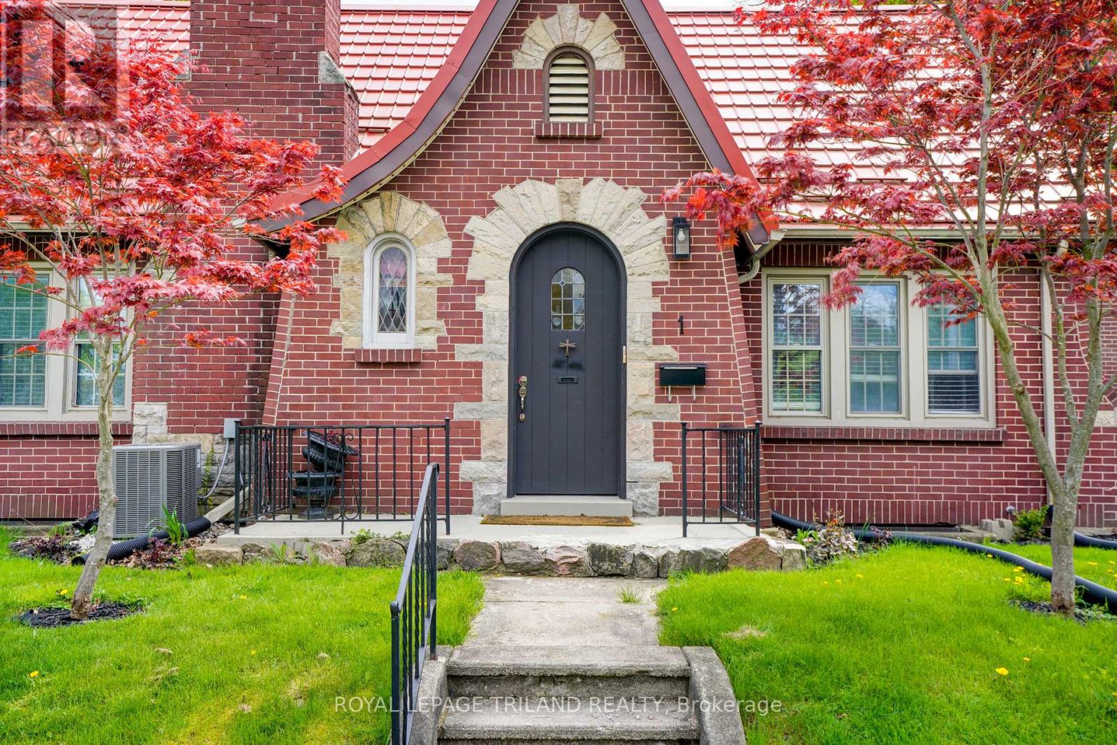 1 Woodland Place, London South, Ontario  N6C 1H9 - Photo 2 - X12902696