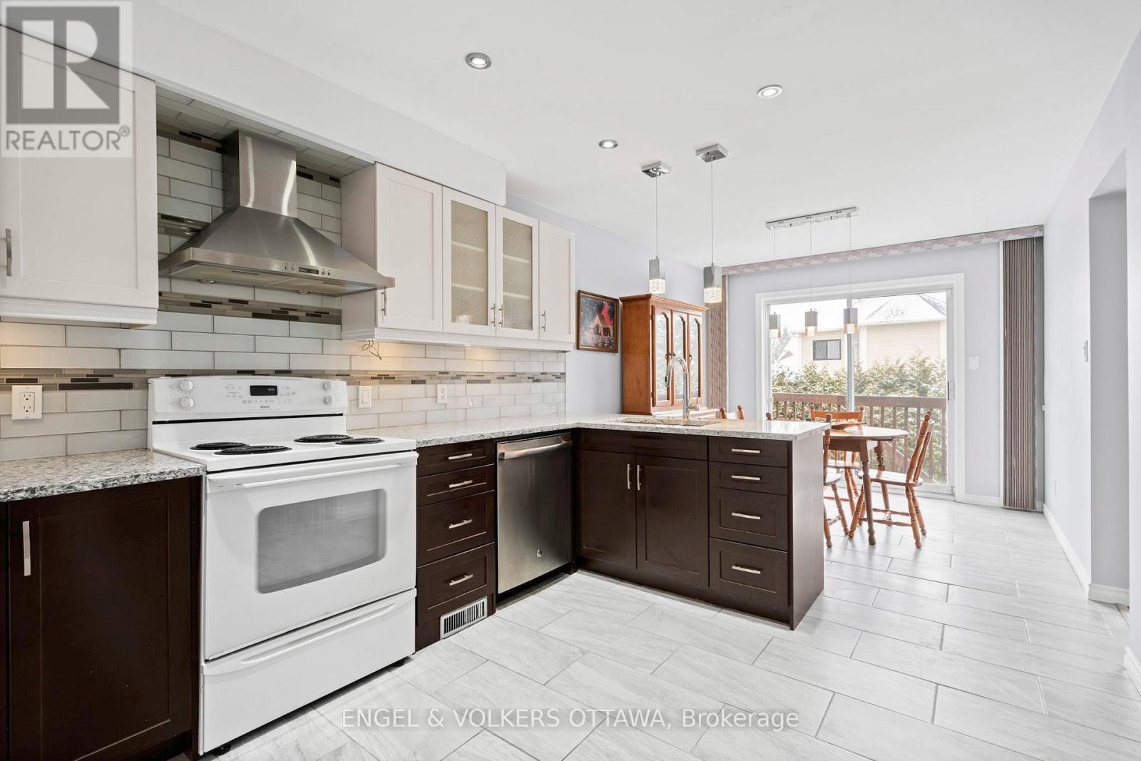 3 Balding Crescent, Ottawa, Ontario  K2K 2L4 - Photo 9 - X12980156