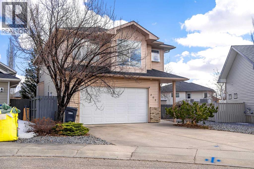 203 Cambridge Bay, Strathmore, Alberta  T1P 1R9 - Photo 2 - A2301033