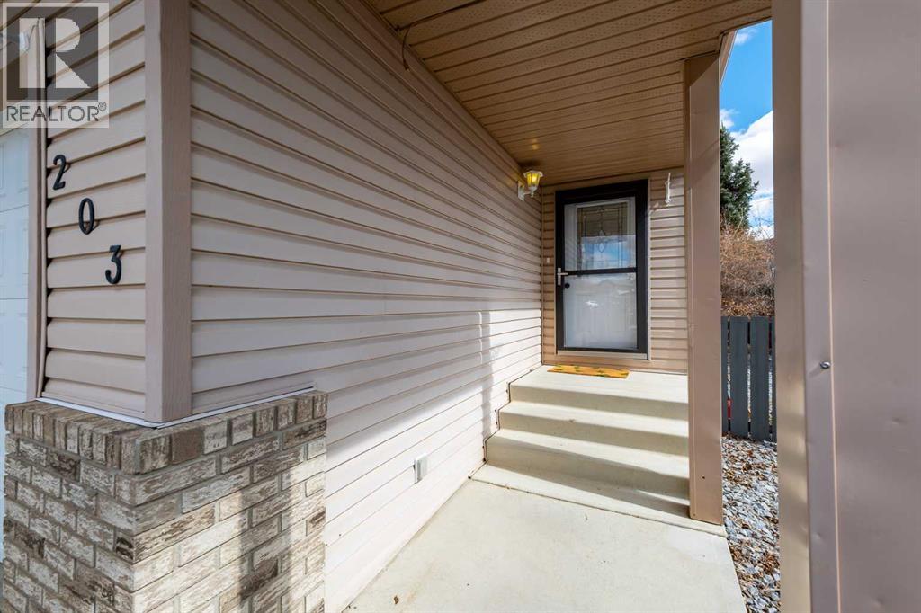 203 Cambridge Bay, Strathmore, Alberta  T1P 1R9 - Photo 39 - A2301033