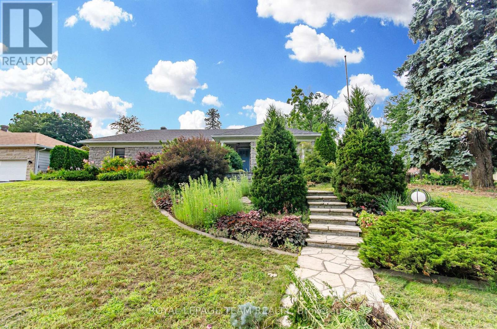 1996 CEDAR LANE TERRACE, Ottawa, Ontario