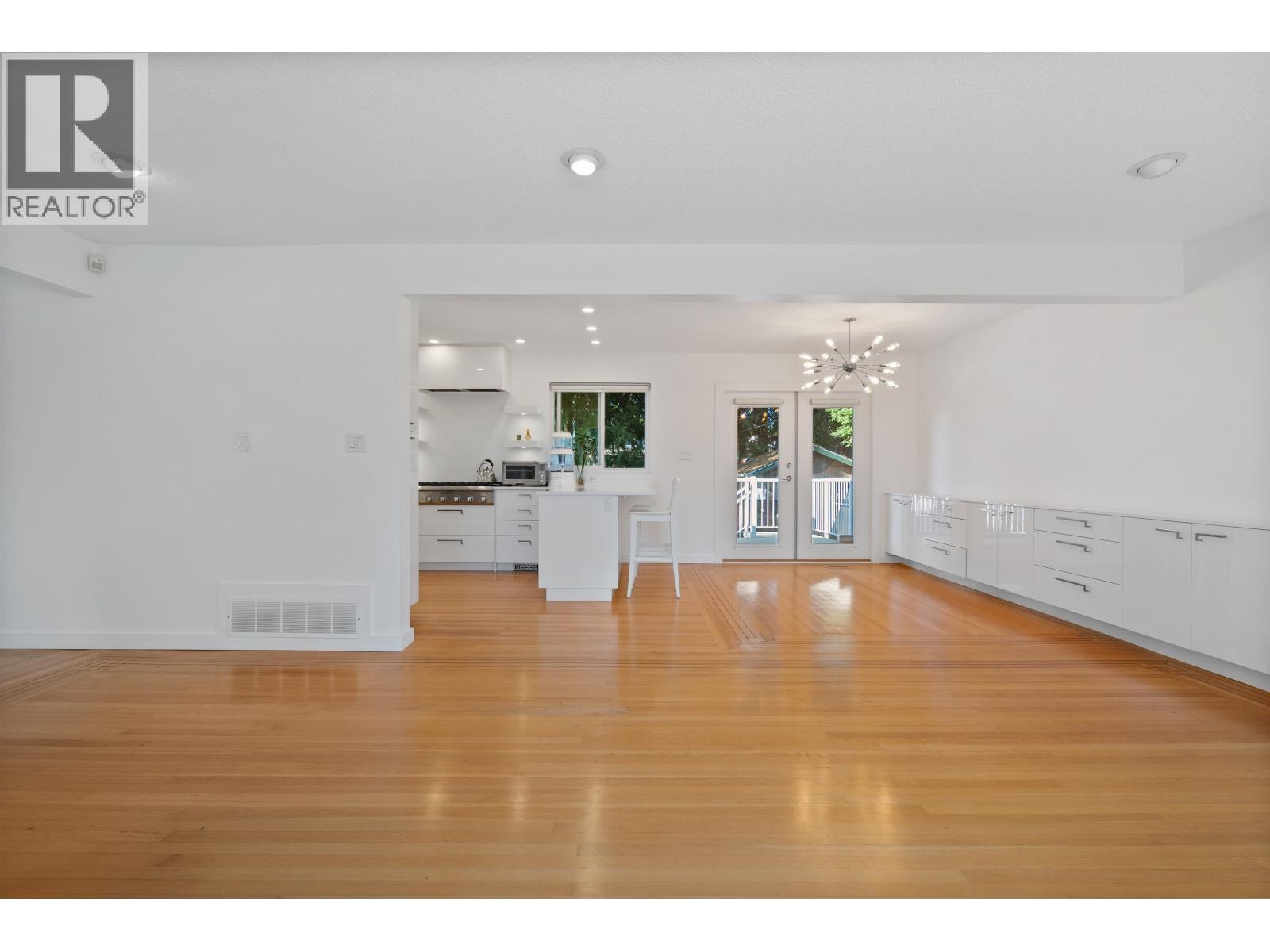 2039 Compton Court, Coquitlam, British Columbia  V3J 2K9 - Photo 9 - R3111225