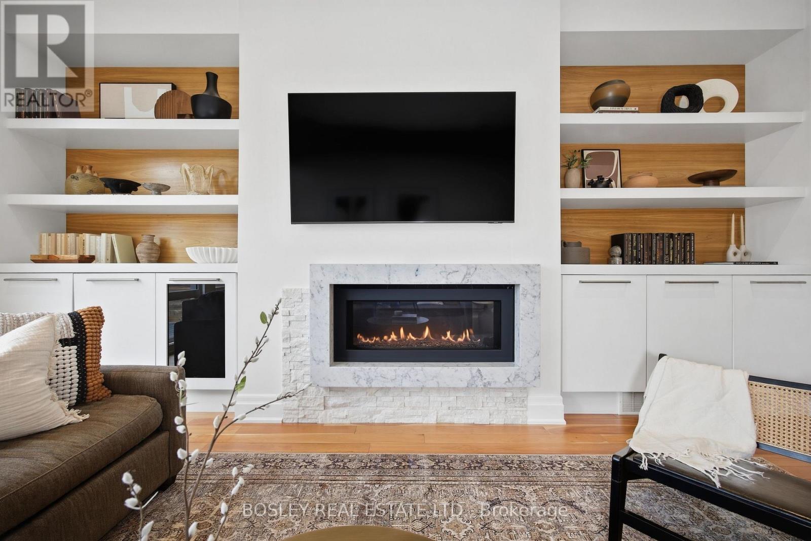 17 VINCE AVENUE, Toronto, Ontario